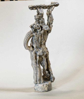 Gudrun Sailer, Lucia I, 2024 <br /> Terrakotta, glasiert, 44,5 x 18 x 12 cm <br /><strong> Startpreis 680 € </strong>