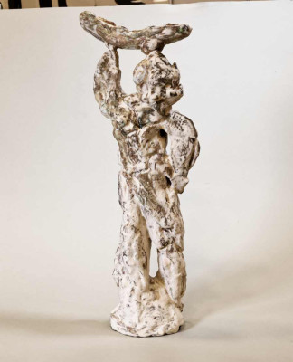 Gudrun Sailer, Lucia II, 2024 <br /> Terrakotta, glasiert, 44,5 x 20 x 8 cm <br /><strong> Startpreis 700 € </strong>