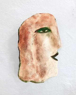 Christina Renker, Profil II, 2021<br /> Terrakotta, 19 x 12 x 2 cm<br /><strong>Startpreis  70 € </strong>