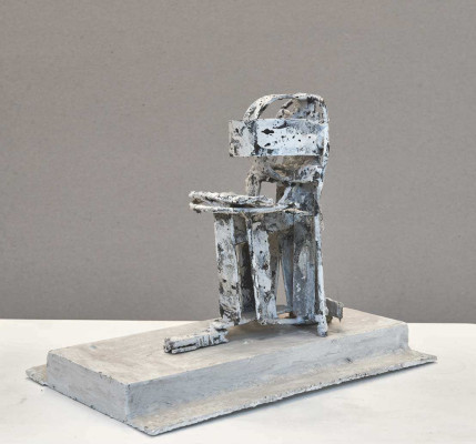 Henry Stöcker, Im Nachtgewand<br />Metall geschweißt, 28 x 21 x 34,5 cm<br /><strong>Startpreis 320 € </strong>