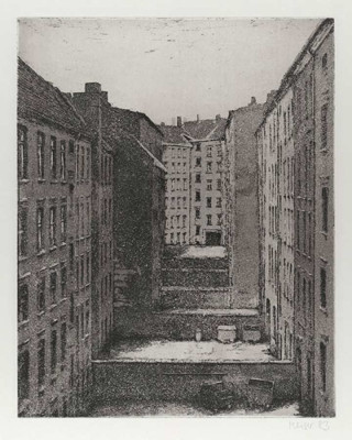 Monika Meiser, Hinterhöfe (Sredzkistraße) <br /> Aqutintaradierung, 32,5 x 26 cm <br /><strong>Startpreis 300 € </strong>, inclusive Rahmen<br /><span style="color:#FF0000;"><strong> verkauft</strong></span>