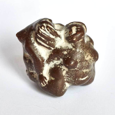 Walter Howard, 2 weibliche Aktfiguren, um 1965 <br /> Kugelplastik Terrakotta Ø 5 cm <br /><strong>Startpreis 260 € </strong><br /><span style="color:#FF0000;"><strong> verkauft</strong></span>