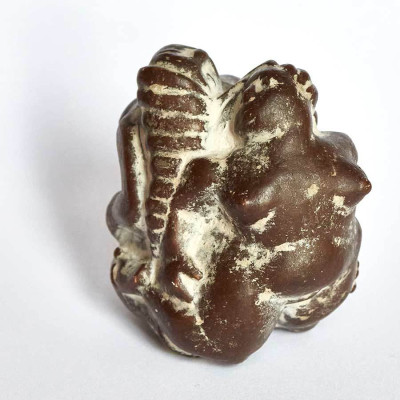 Walter Howard, 2 weibliche Aktfiguren, um 1965 <br /> Kugelplastik Terrakotta Ø 5 cm <br /><strong>Startpreis 260 € </strong><br /><span style="color:#FF0000;"><strong> verkauft</strong></span>