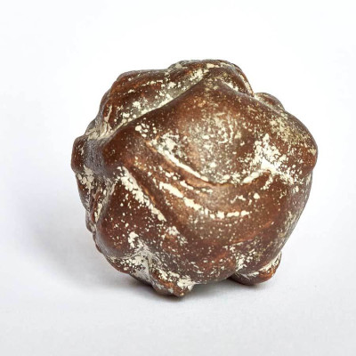 Walter Howard, 2 weibliche Aktfiguren, um 1965 <br /> Kugelplastik Terrakotta Ø 4 cm <br /><strong>Startpreis 200 € </strong><br /><span style="color:#FF0000;"><strong> verkauft</strong></span>