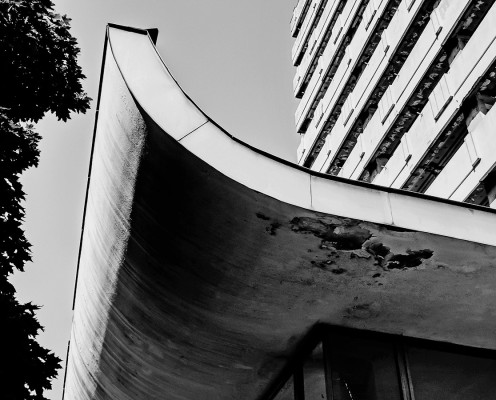 DS Allen, Berlin: Otto-Braun-Straße, 2022, 2022 <br /> Fotografie, 27,7 x 34,4 cm, Rahmen optional 25 € <br /> <strong> Startpreis 225 € </strong>