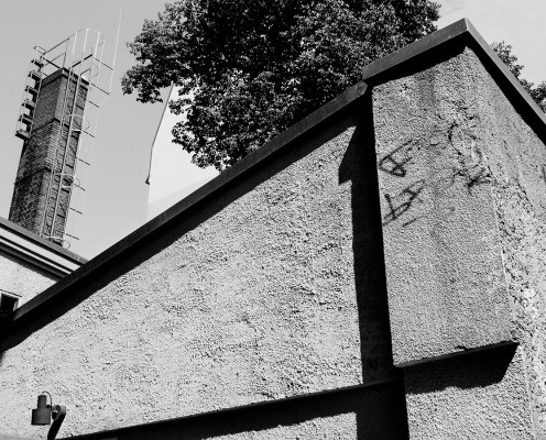 DS Allen, Berlin: hinter dem Filmtheater am Friedrichshain, 2022, 2022 <br /> Fotografie, 27,7 x 34,4 cm, Rahmen optional 25 € <br /> <strong> Startpreis 225 € </strong>