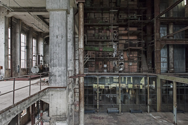 Bernd Petrikat, Peenemünde Kraftwerk, 2012<br />Foto UltraHD Abzug, 40 x 60 cm, Max Aab Rahmen 60 x 80 cm mit Passepartout, Holz schwarz, Acryglas UV 100 blendfrei optional 85 €<br /> <strong> Startpreis 180 € </strong>