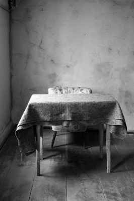 Ingrid Bahß, arbeitstisch, 2025 <br /> digital, 31 x 40 cm, Rahmen optional 30 <br /><strong> Startpreis 150 € </strong><br /><strong>VERKAUFT</strong>