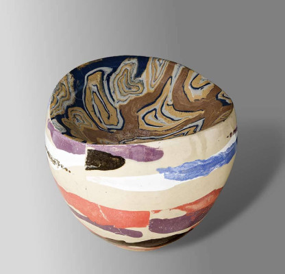 Ulrich Schumann, Gefäß farbig, 2025 <br /> Keramik/ Intarsien, 40 x 40 cm, <br /><strong> Startpreis 320 € </strong>