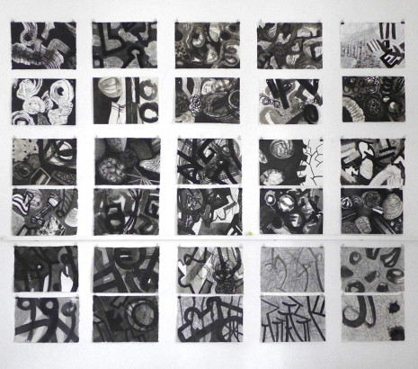 Atelierwand – »Stilleben«, 2014<br/>
30 Tuschen auf Löschpapier, je 20 x 29 cm